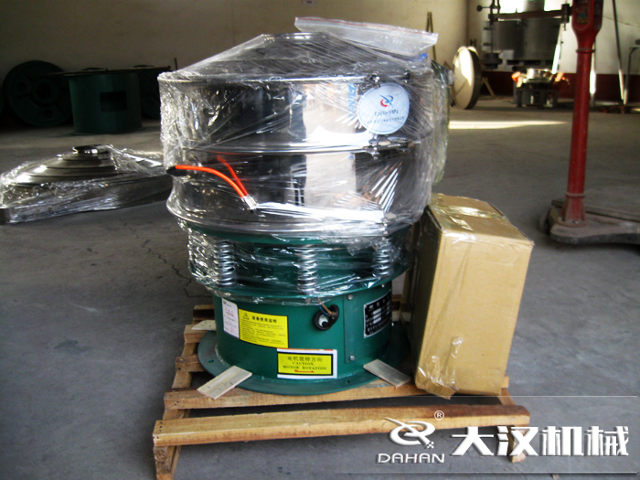 三氯蔗糖粉超聲波振動(dòng)篩采用不銹鋼+碳鋼材質(zhì)的產(chǎn)品能夠更好的節(jié)省成本，同時(shí)能夠達(dá)到想要的篩分效果。